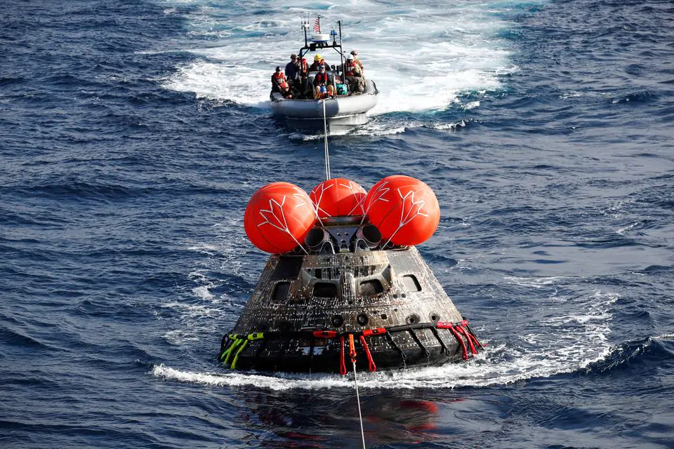 NASA's-Orion-capsule-returns-to-Earth