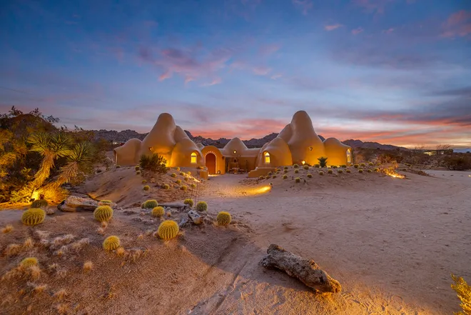 Inside-Bonita-Domes-Joshua-tree