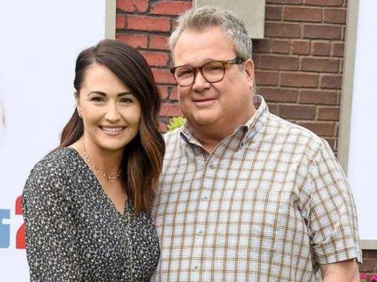 Modern-Family-actor-Eric-Stonestreet-engaged-to-girlfriend-Lindsay-Schweitzer